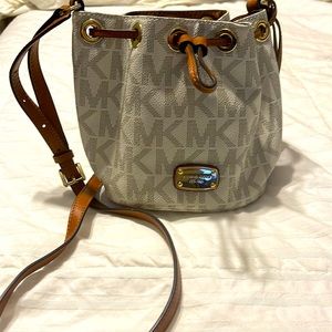 Michael Kors crossbody bucket bag